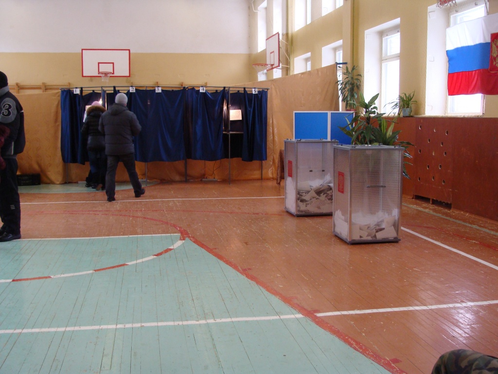 Выборы_президента_2012,_Коряжма,_школа_N_3.JPG