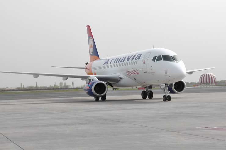 SSJ 100_1.jpg